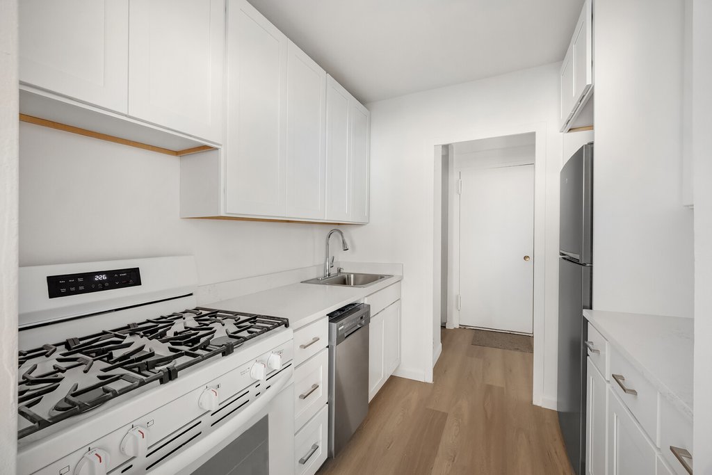 1725 York Avenue, Unit 4G photo 5