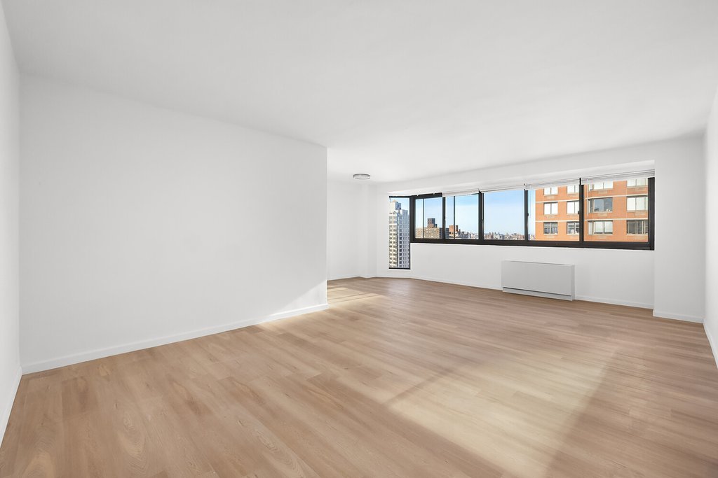 1725 York Avenue, Unit 31H photo 3