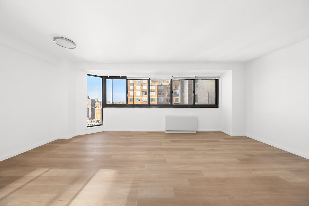 1725 York Avenue, Unit 31H photo 4