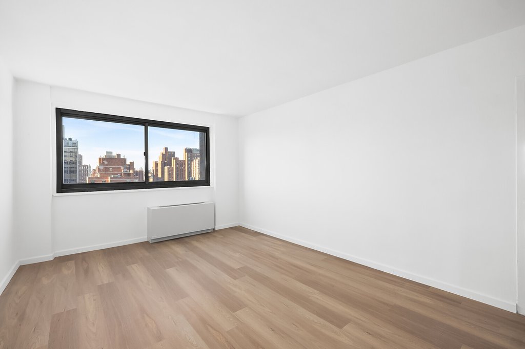 1725 York Avenue, Unit 31H photo 7
