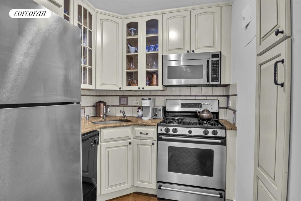 205 Third Avenue, Unit 15A photo 6