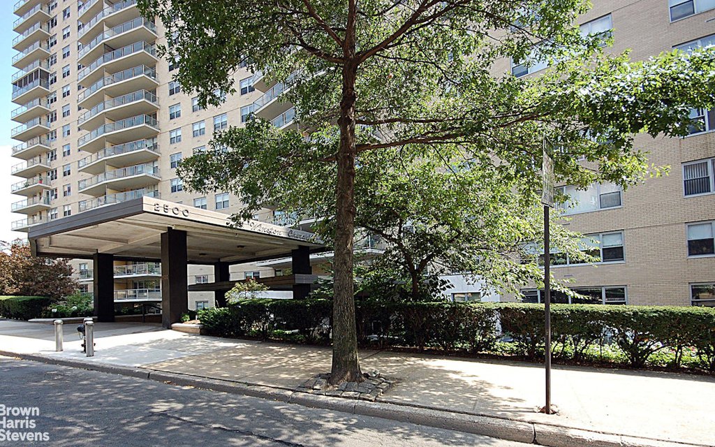 2500 Johnson avenue, Unit 15G