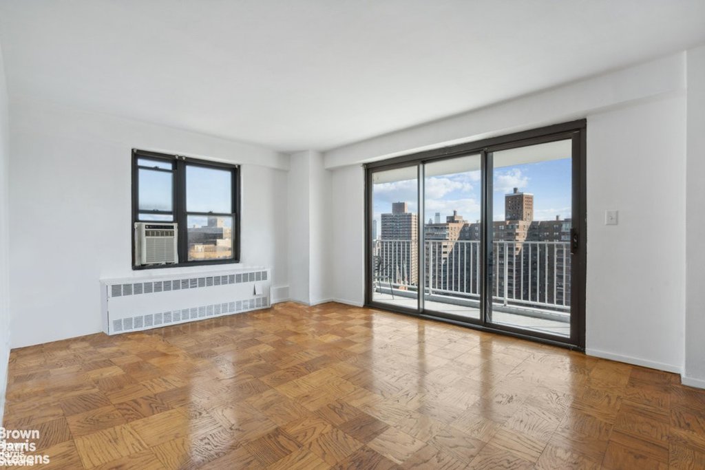 387 Grand Street, Unit K2002 photo 2