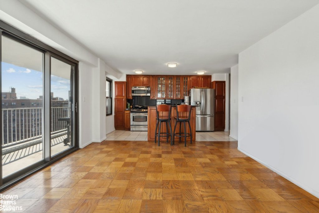 387 Grand Street, Unit K2002 photo 5