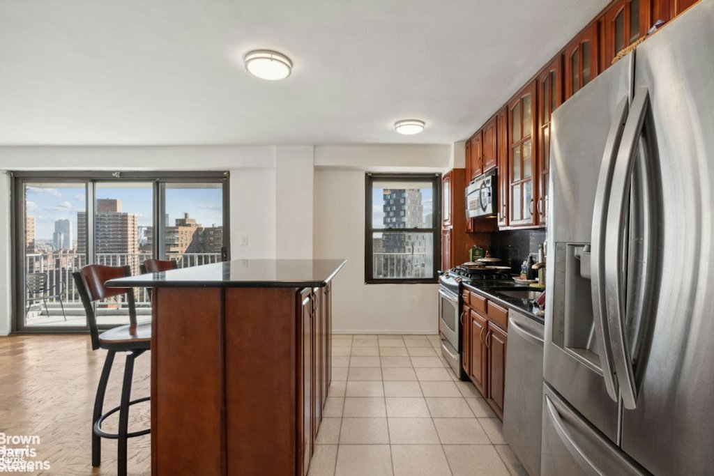 387 Grand Street, Unit K2002 photo 6