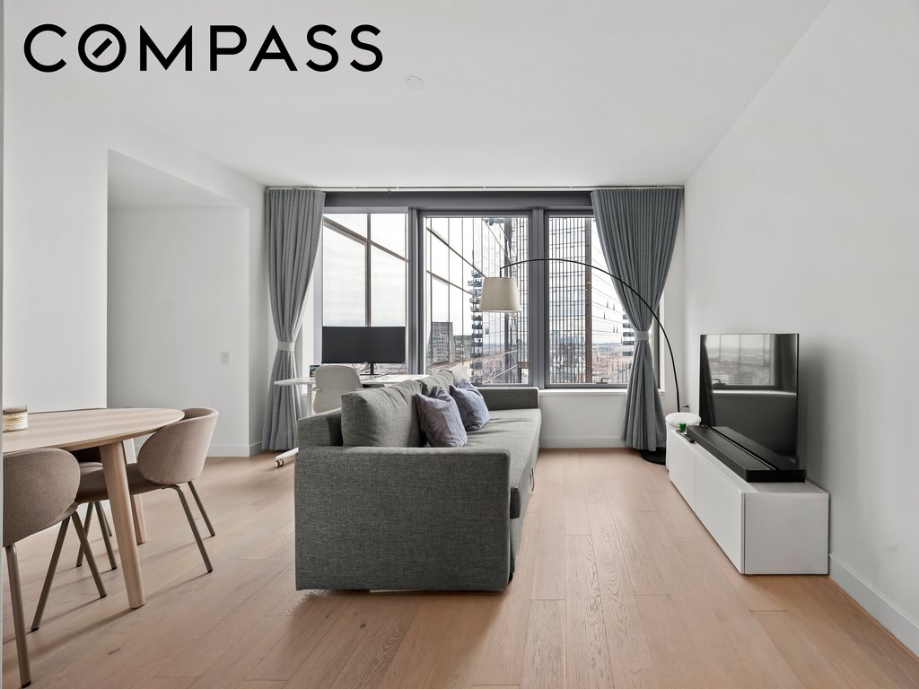 45-3 Court Square, Unit 4406