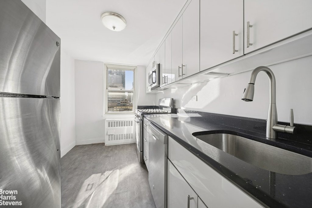 420 East 72nd Street, Unit 20C photo 5