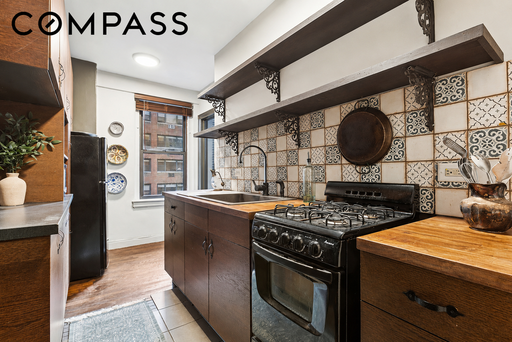 321 East 54th Street, Unit 6A photo 7