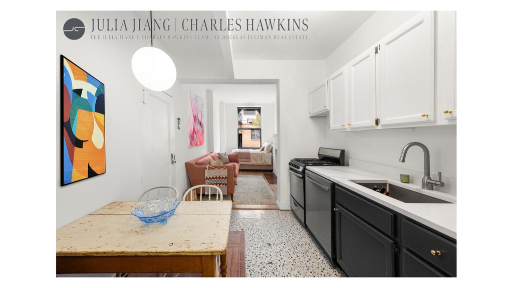 24 Cornelia Street, Unit 2 photo 3