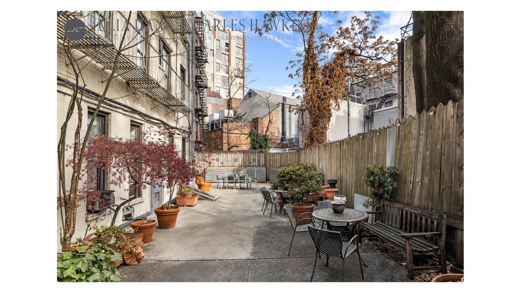 24 Cornelia Street, Unit 2 photo 6