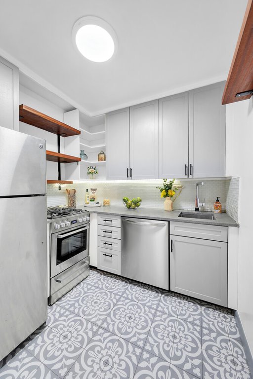345 East 73rd Street, Unit 5E photo 3