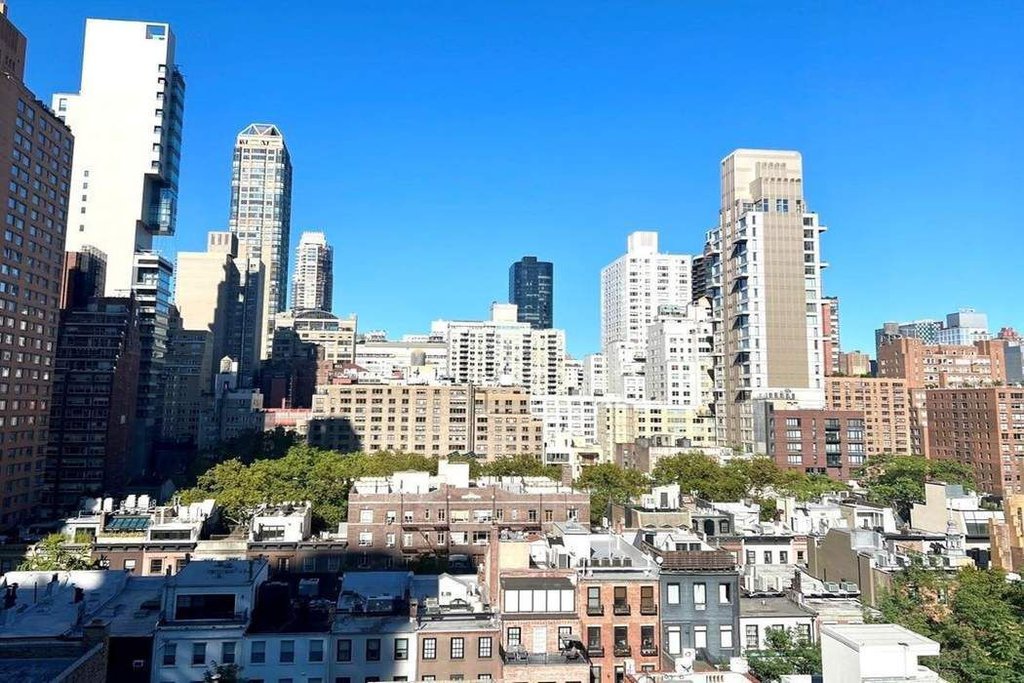 220 East 60th Street, Unit 14J photo 4