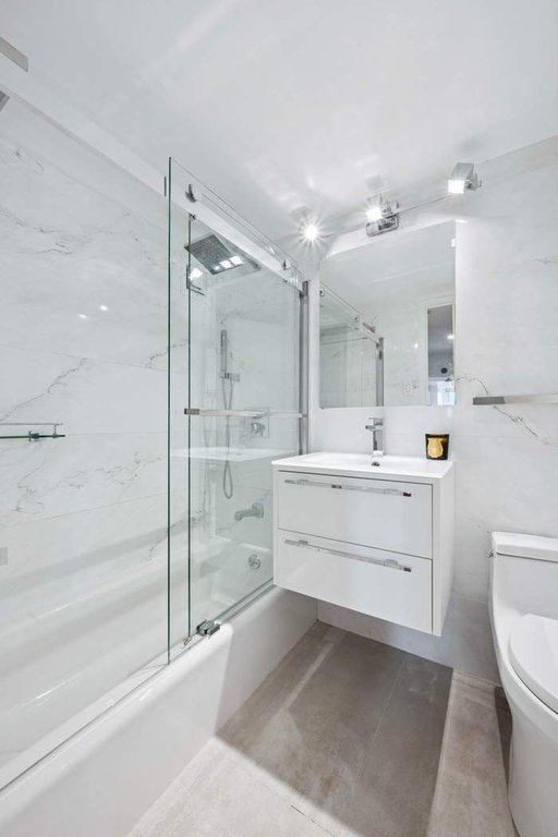 220 East 60th Street, Unit 14J photo 6