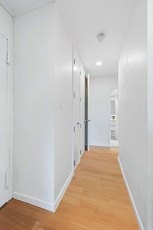 220 East 60th Street, Unit 14J photo 7