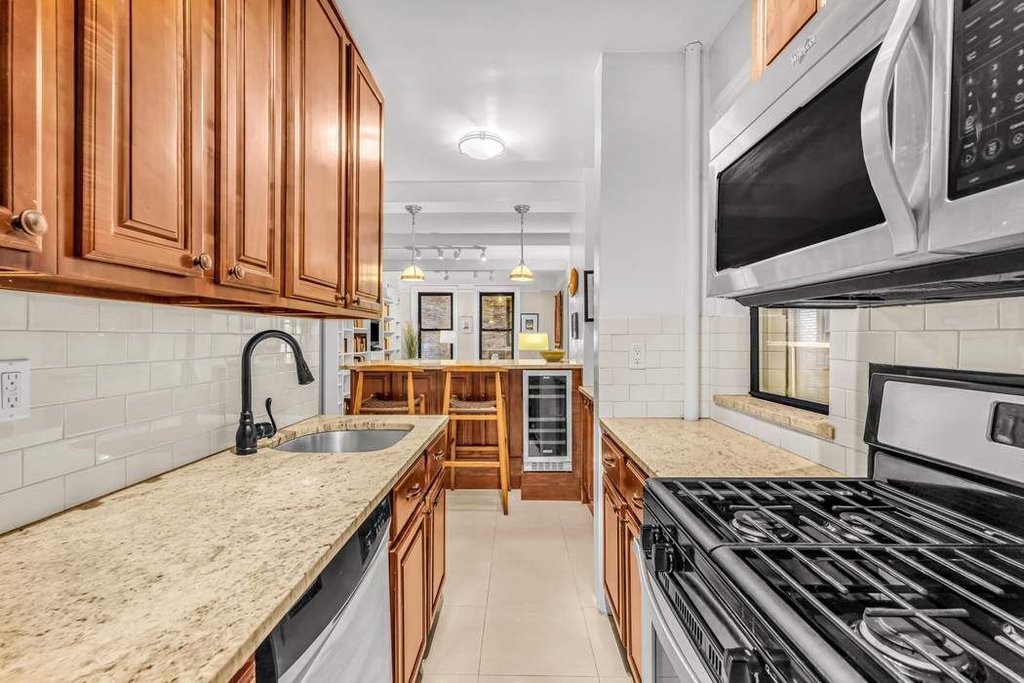 1230 Park Avenue, Unit 6A photo 2