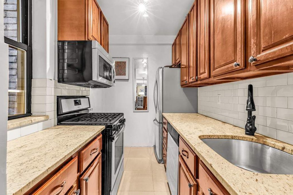 1230 Park Avenue, Unit 6A photo 3