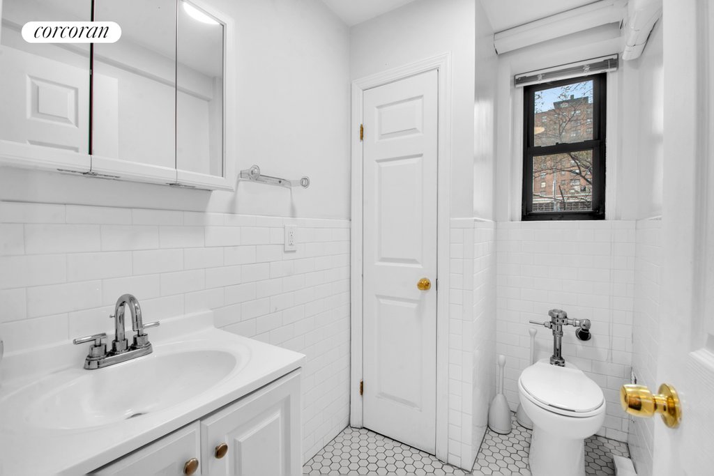 98-120 Queens Boulevard, Unit 1B photo 7