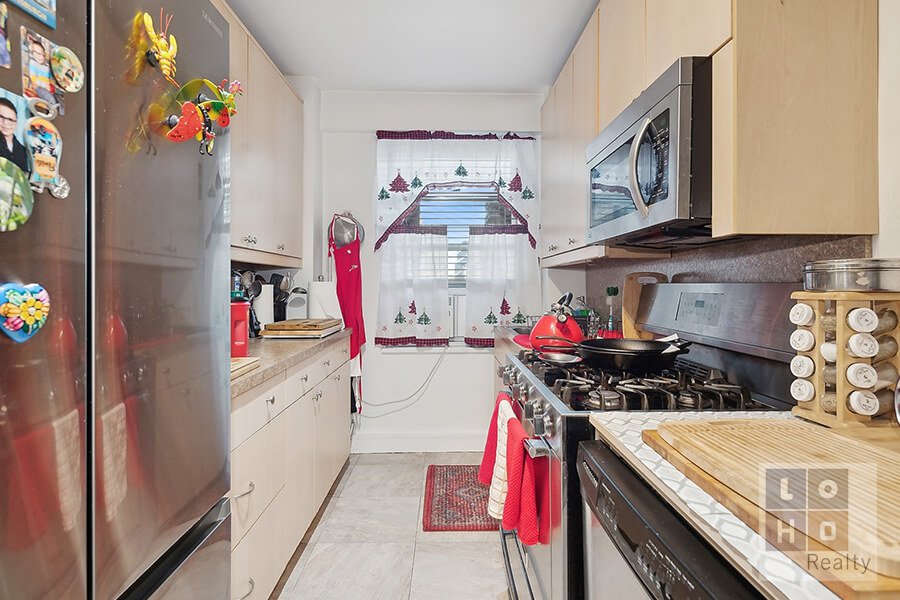 570 Grand Street, Unit H1405 photo 4