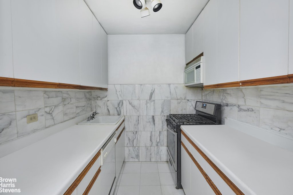 300 East 33rd Street, Unit 2LK photo 16