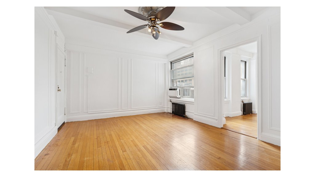 325 West 45th Street, Unit 820 photo 5