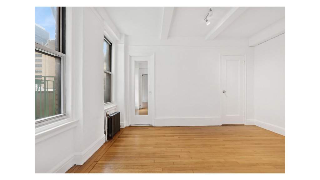 325 West 45th Street, Unit 820 photo 8