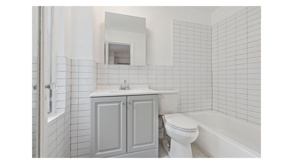 325 West 45th Street, Unit 820 photo 9