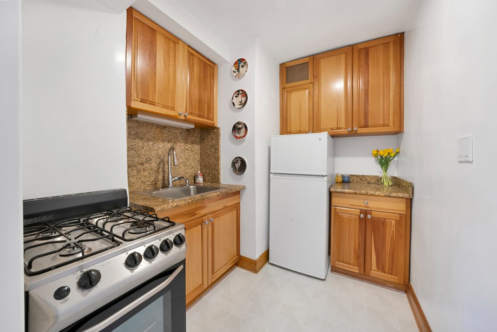 60 East 9th Street, Unit 642 photo 4