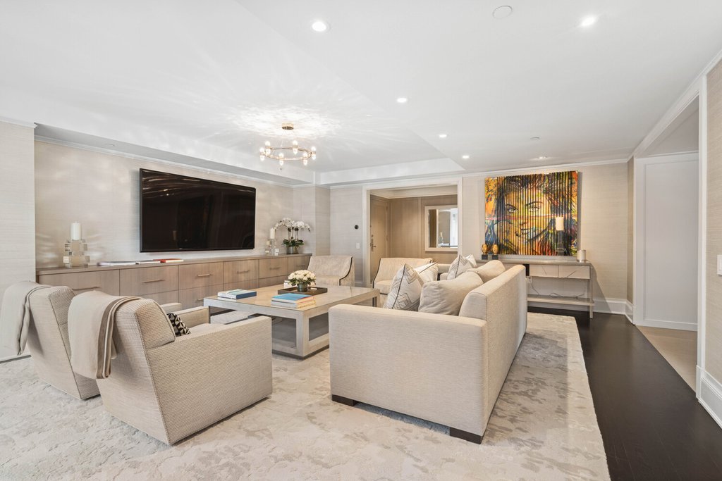 21 East 61st Street, Unit 6E photo 3