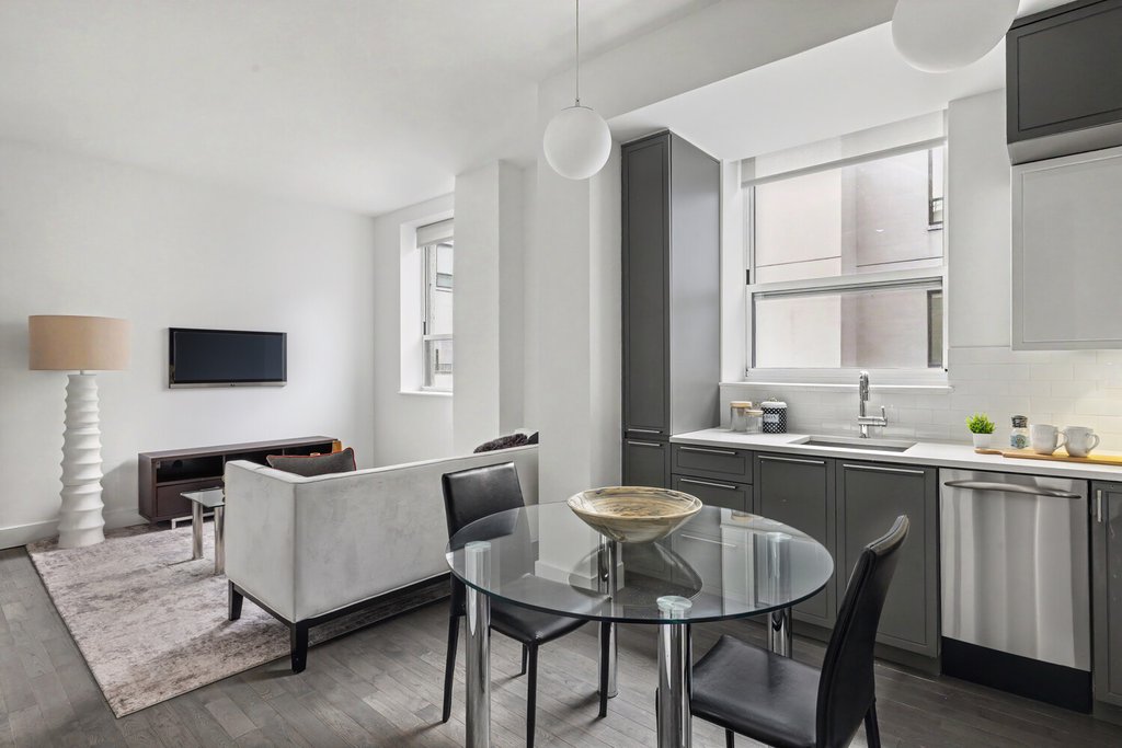 416 West 52nd Street, Unit 611 photo 2