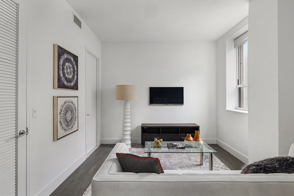 416 West 52nd Street, Unit 611 photo 3