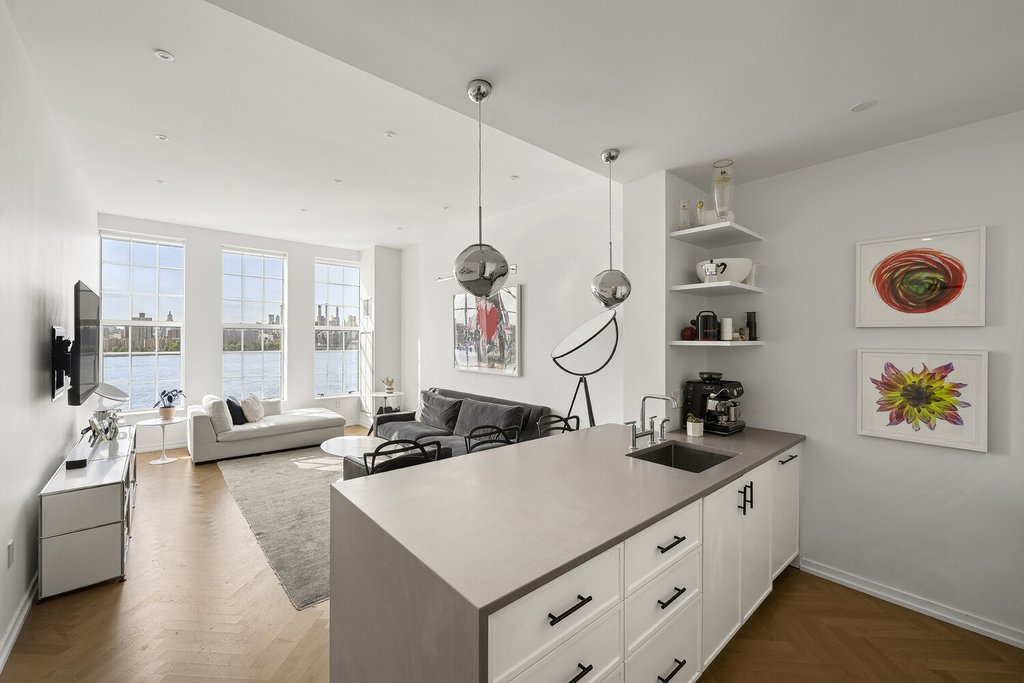 184 Kent Avenue, Unit B612 photo 3