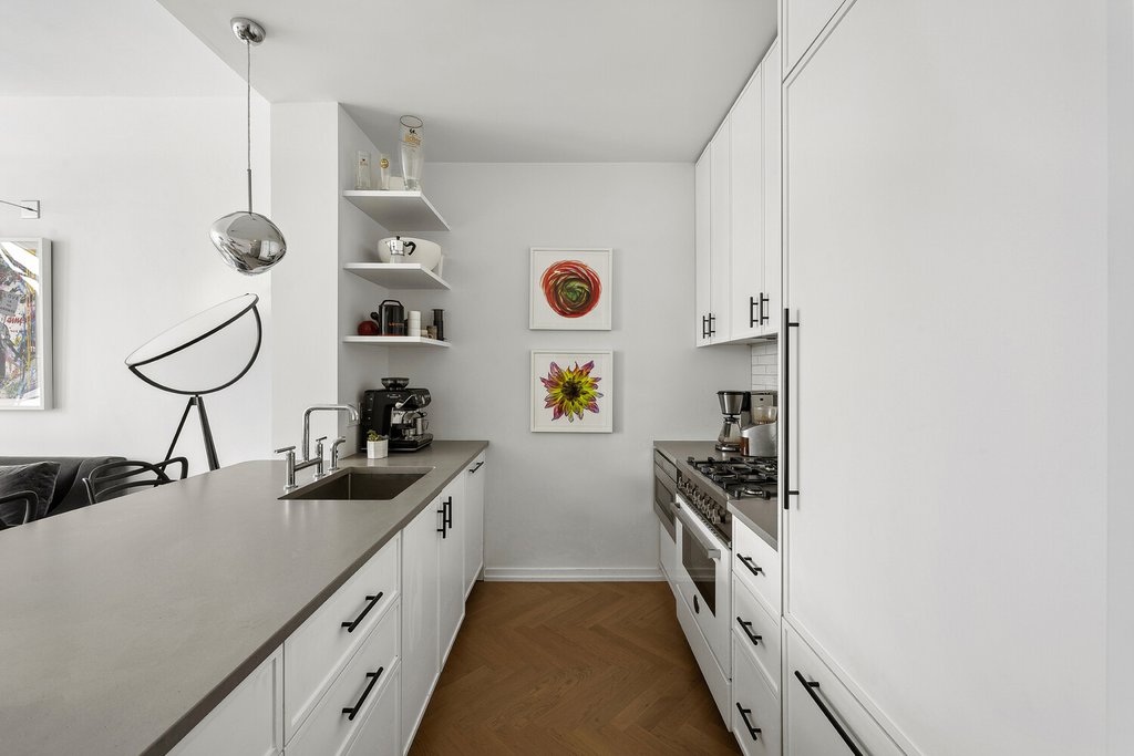 184 Kent Avenue, Unit B612 photo 5
