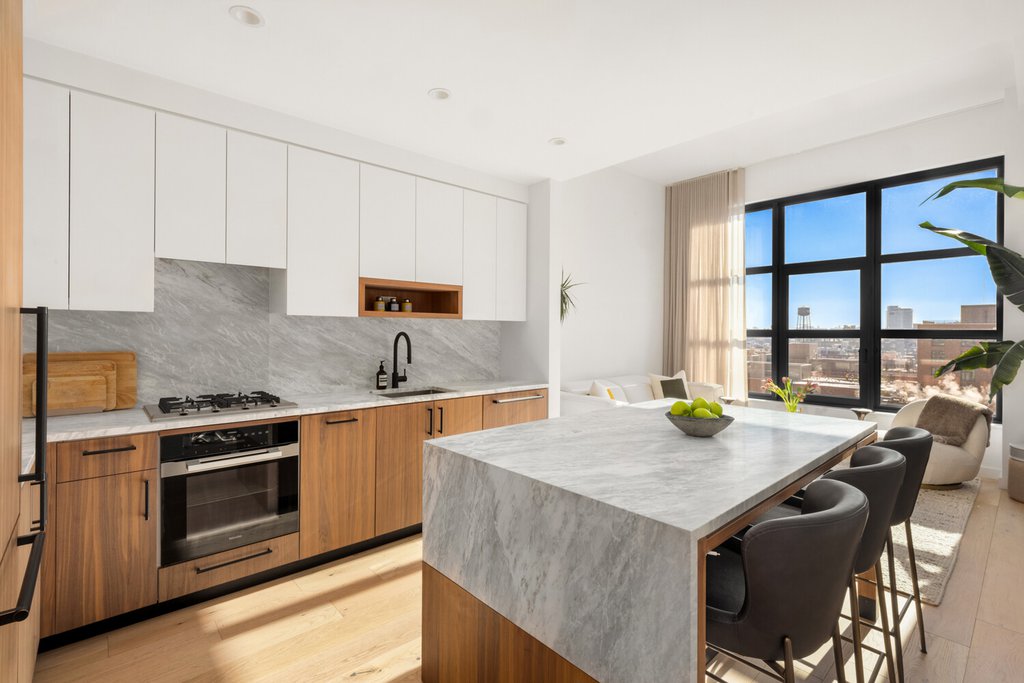 29 Huron Street, Unit 10DE