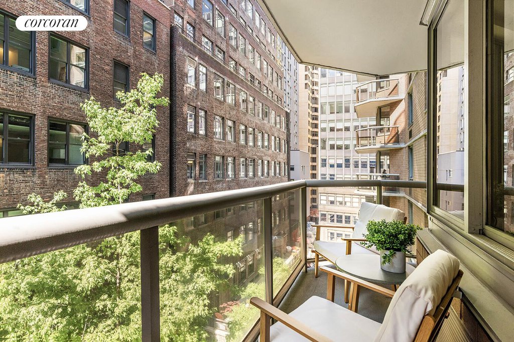 234 East 46th Street, Unit 505 photo 4