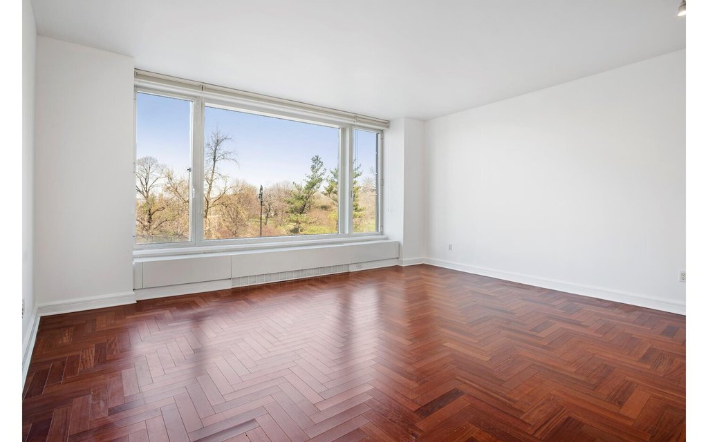 240 Riverside Boulevard, Unit 3C