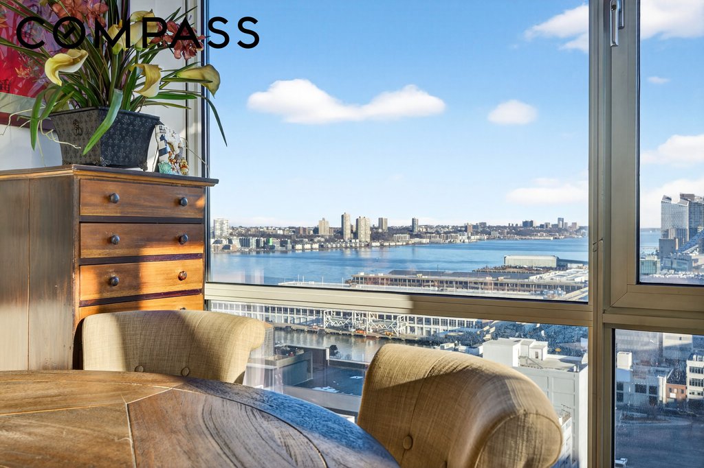 635 West 42nd Street, Unit 23E photo 3