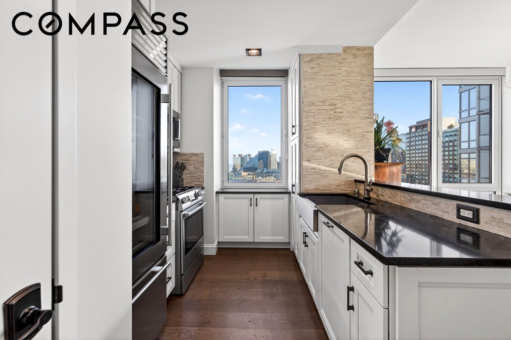 635 West 42nd Street, Unit 23E photo 6