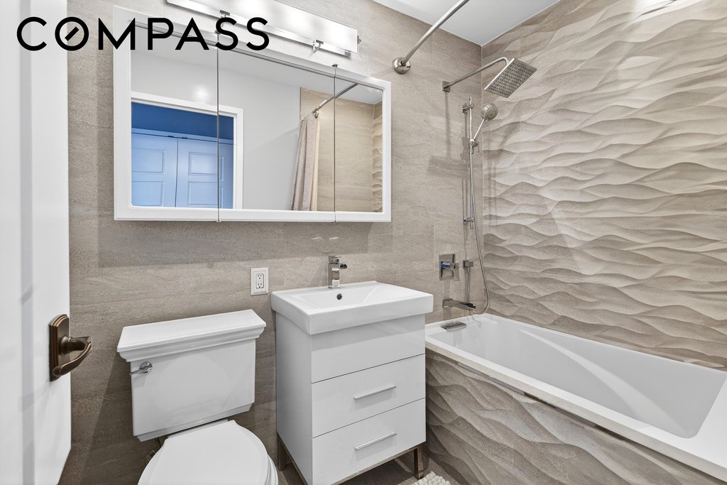635 West 42nd Street, Unit 23E photo 14