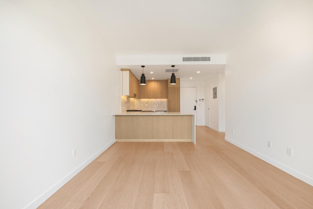 30-05 Vernon Boulevard, Unit 4G photo 3