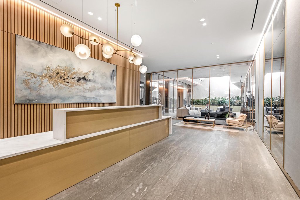 500 West 45th Street, Unit 707 photo 4