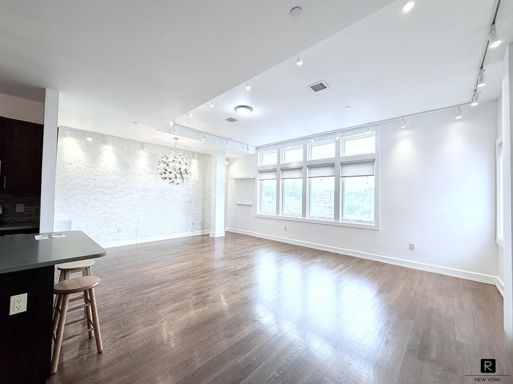 90 Bay Street Landing, Unit 8D photo 4