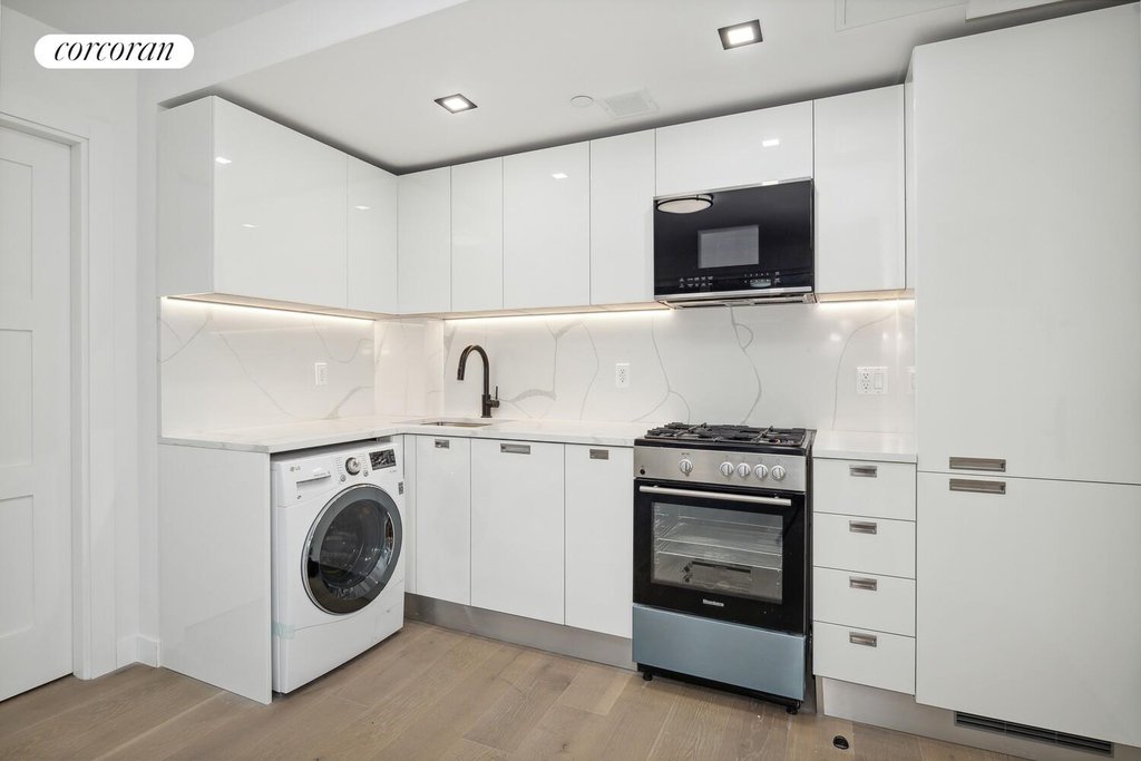 623 Avenue H, Unit 3E photo 2