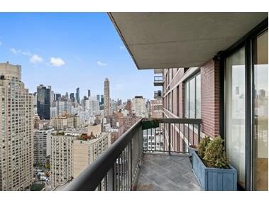 422 East 72nd Street, Unit 32C photo 9