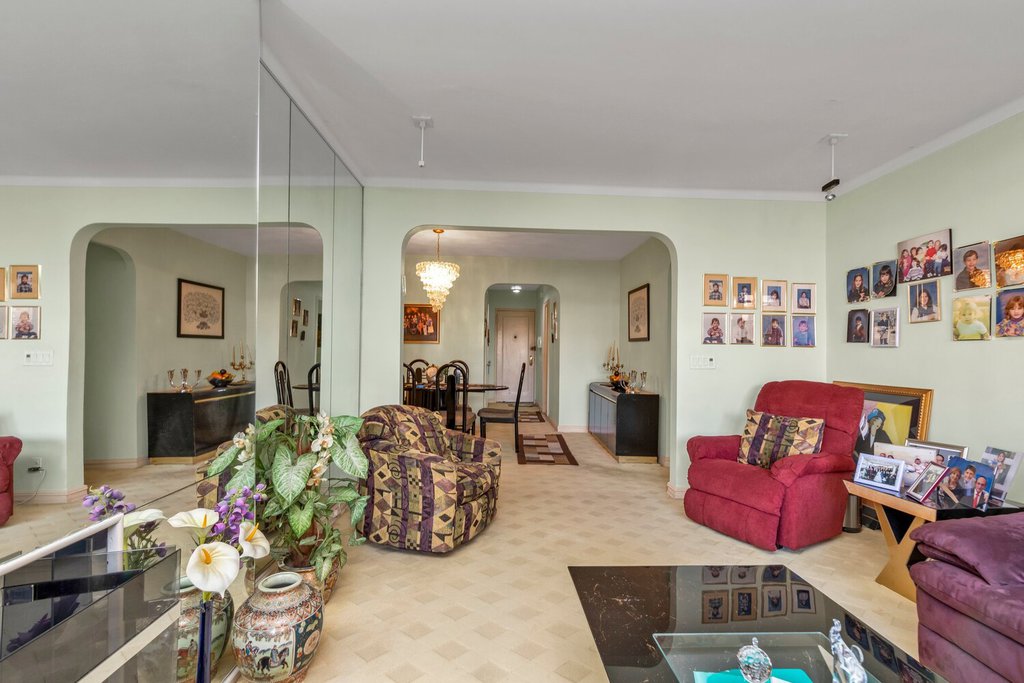 69-10 Yellowstone Boulevard, Unit 210 photo 4