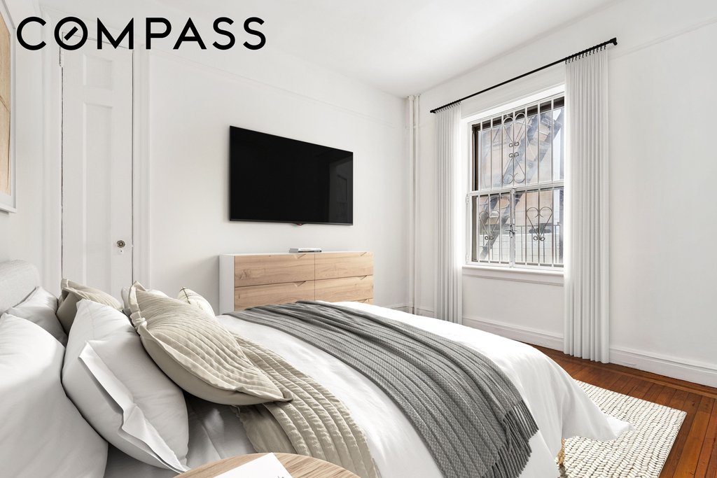 130 West 16th Street, Unit 3 photo 3