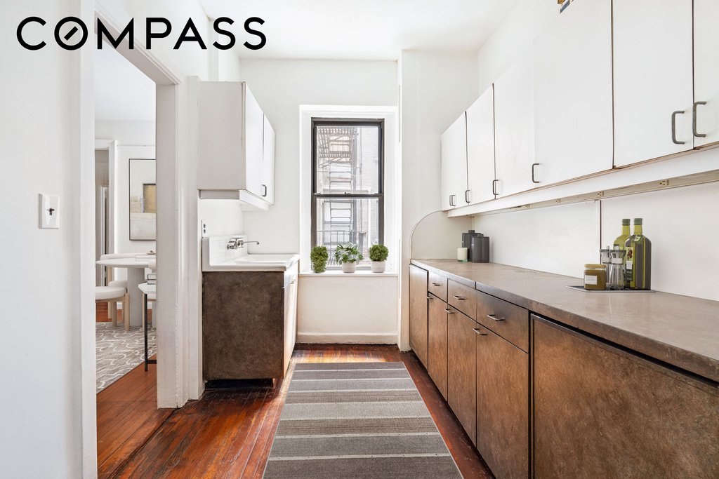 130 West 16th Street, Unit 3 photo 4