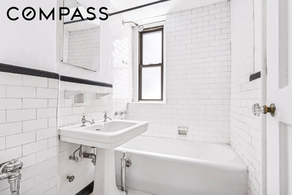 130 West 16th Street, Unit 3 photo 5