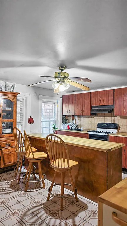 699 Sterling Place – For Sale photo 6