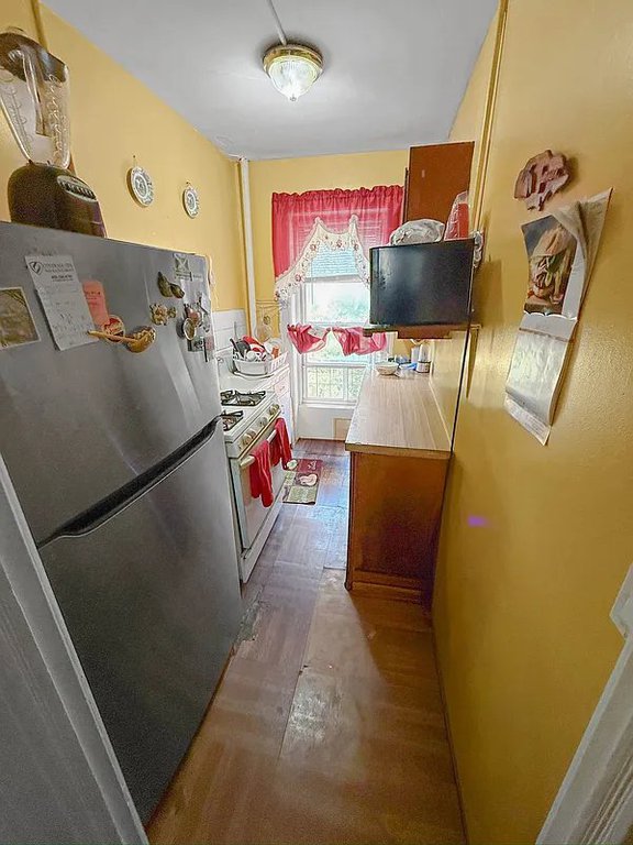 699 Sterling Place – For Sale photo 7
