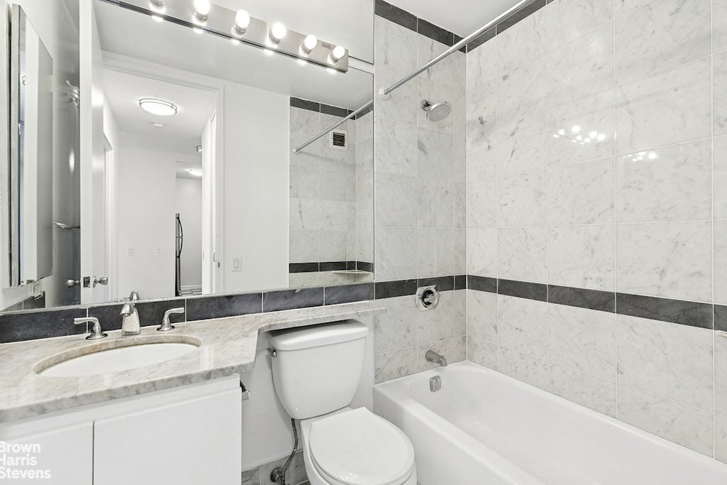 500 West 43rd Street, Unit 5G photo 5